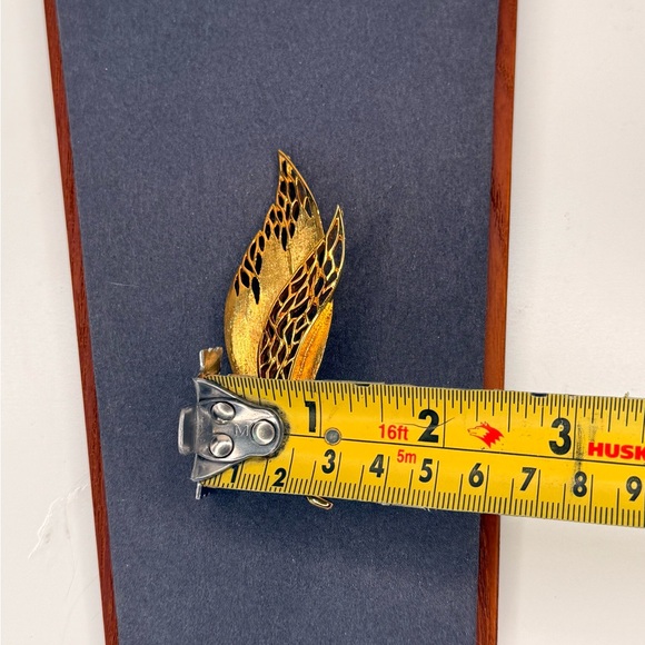 Liz Claiborne Vintage Butterfly Brooch Gold Tone Jeweled - Picture 8 of 8